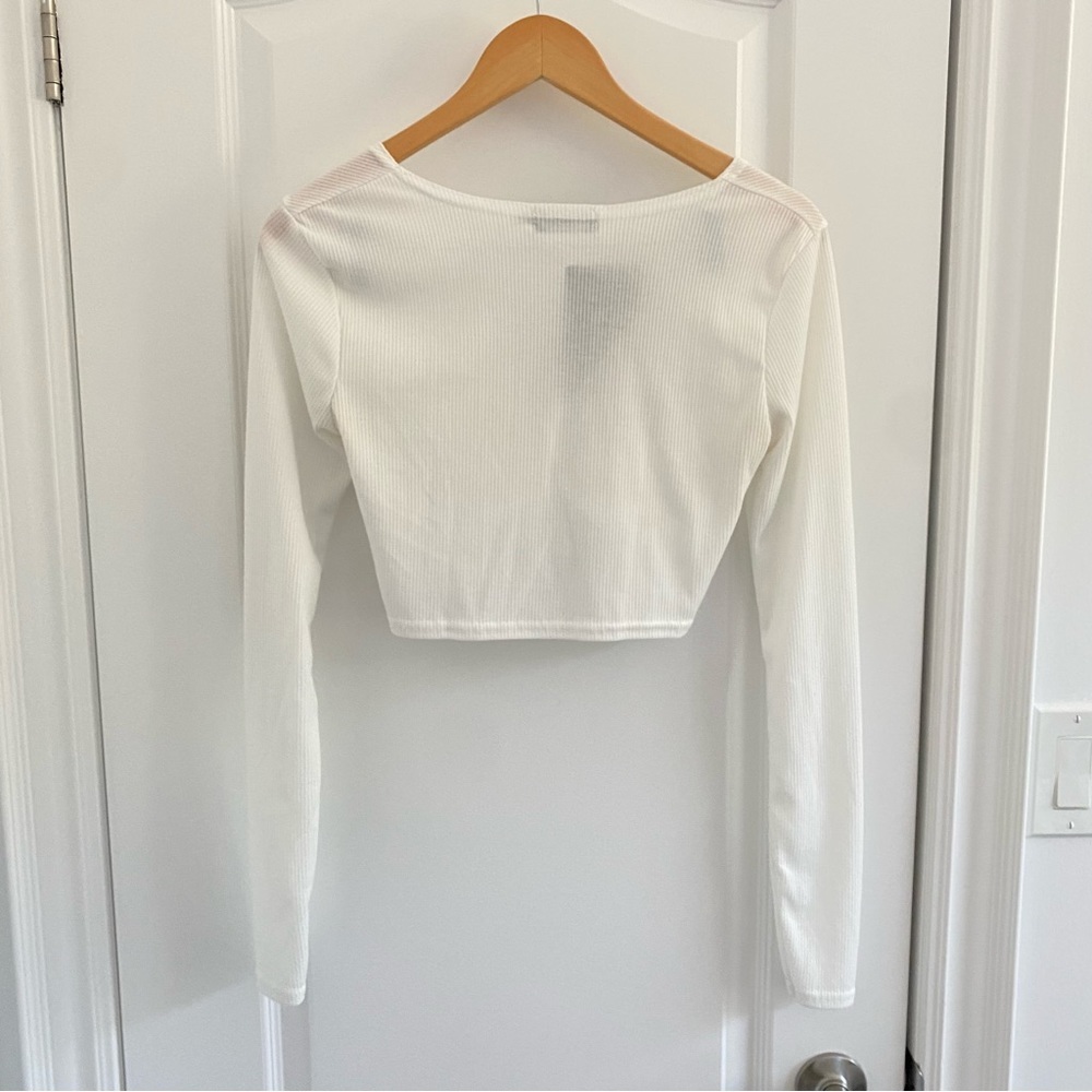 ⛄️ Shape White Ribbed Long Sleeve Ruched Front Crop Top - Picture 5 of 5